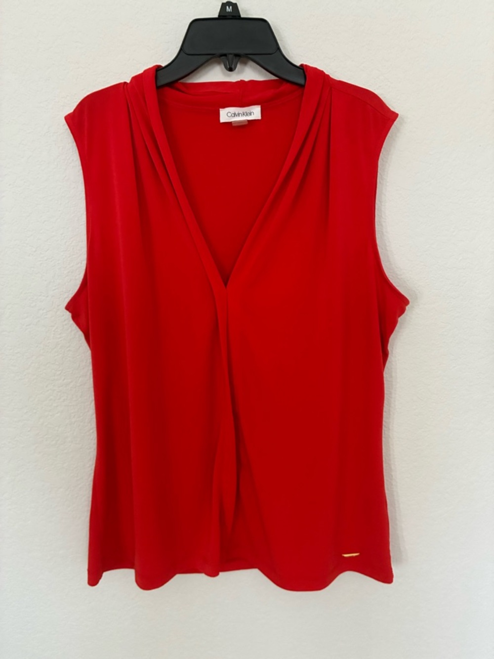 Calvin Klein Red Sleeveless Draped V-Neck Blouse Size Large Elegant Minimal